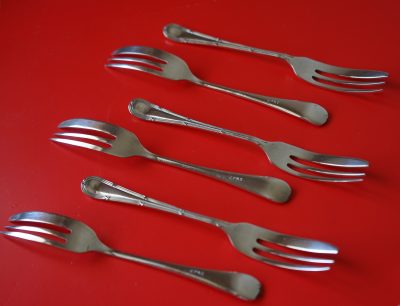 Vintage Ornate E.P.N.S. Boxed Set of Pastry Forks - Image 2