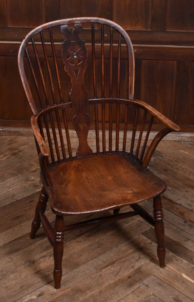 Wheel-back Elm Windsor Chair SAI3618 - Image 2