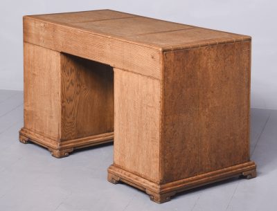 A Whytock & Reid of Edinburgh Pollard Oak Desk - Image 8