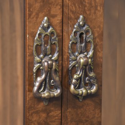 Georgian-Style Burr Walnut Glazed Display Cabinet on A Carved Stand - Image 4