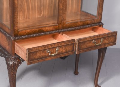 Georgian-Style Burr Walnut Glazed Display Cabinet on A Carved Stand - Image 9