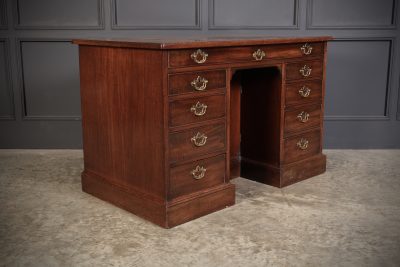 George III Cuban Mahogany Kneehole Desk - Image 2