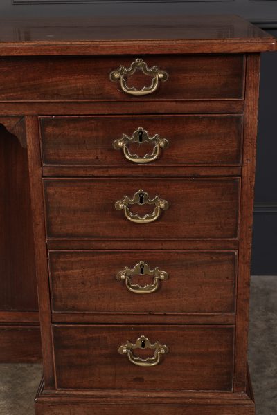 George III Cuban Mahogany Kneehole Desk - Image 12