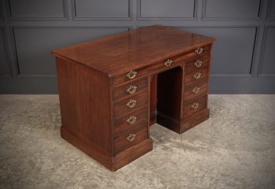 George III Cuban Mahogany Kneehole Desk - Image 3