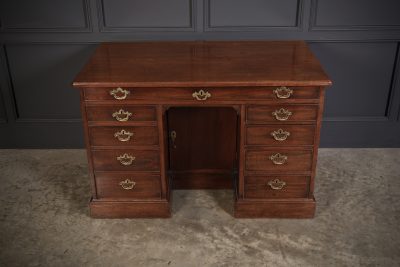 George III Cuban Mahogany Kneehole Desk - Image 4