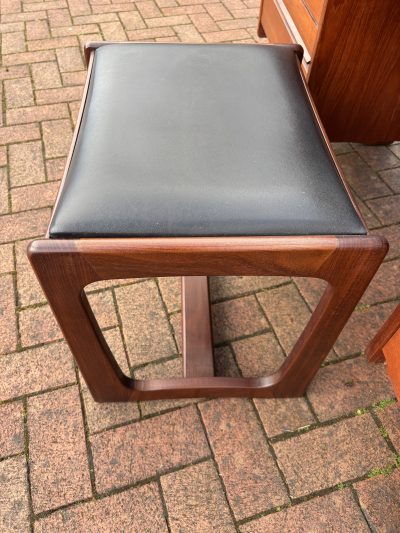 William Lawrence Dressing Table and Stool - Image 4