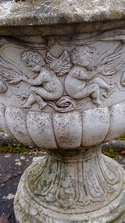 Good 1920's Pair of Garden Urns - Image 3