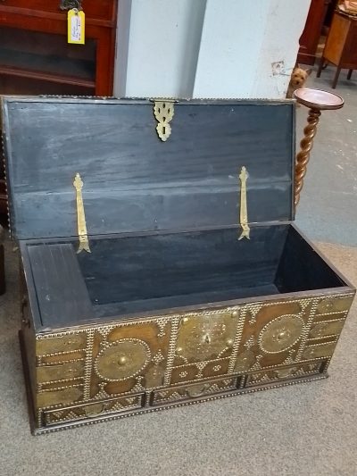 Good Antique 19thC Zanzibar Box Chest - Image 3