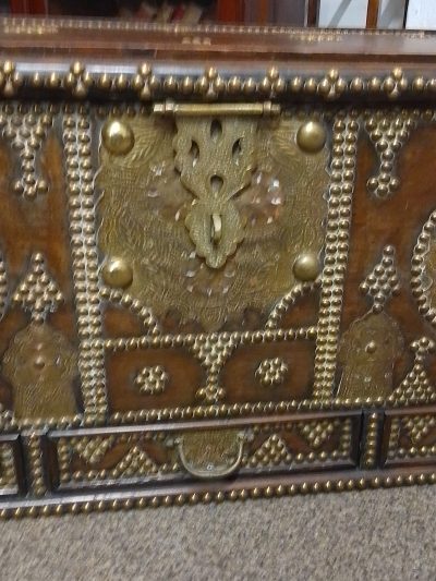 Good Antique 19thC Zanzibar Box Chest - Image 11