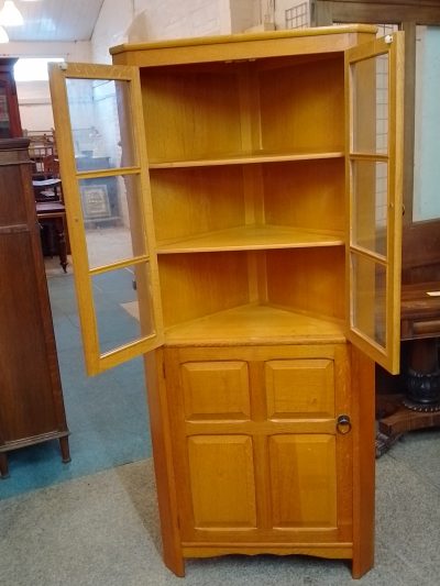 Antique 1930's Cotswold Oak Corner Cabinet - Image 7