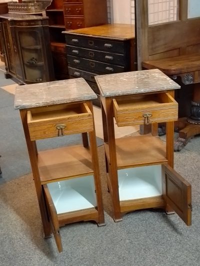 Good Antique Pair of Oak Bedside Table Cabinets - Image 5