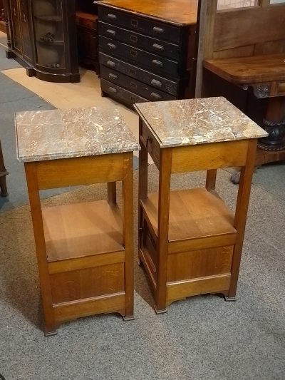 Good Antique Pair of Oak Bedside Table Cabinets - Image 4