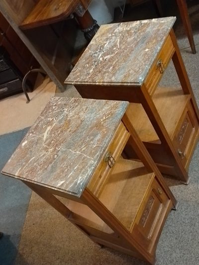 Good Antique Pair of Oak Bedside Table Cabinets - Image 3