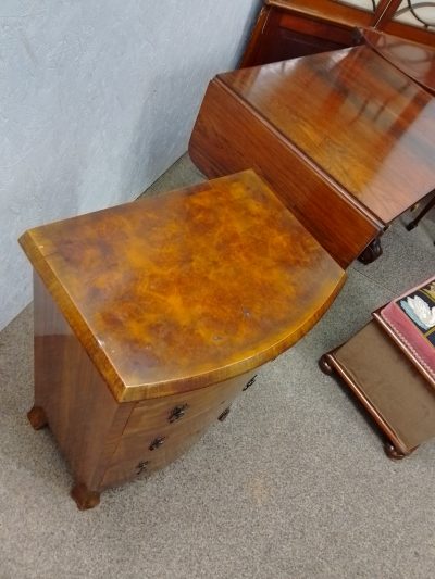 Small 1930's Walnut Chest of Drawers - Image 4