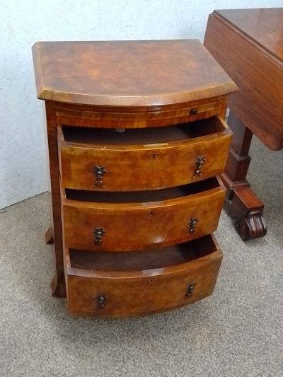 Small 1930's Walnut Chest of Drawers - Image 3