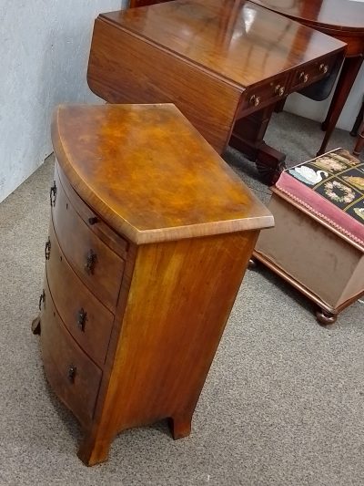 Small 1930's Walnut Chest of Drawers - Image 2