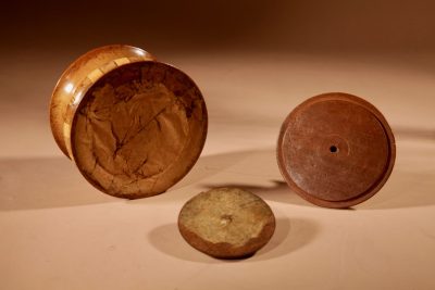 Treen, Tobacco Interest Set of mid 19th Century Dutch antique mahogany coopered pipe stand and its coopered mahogany tobacco box - Image 11