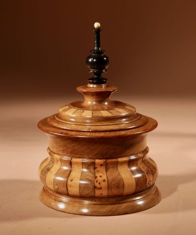 Treen, Tobacco Interest Set of mid 19th Century Dutch antique mahogany coopered pipe stand and its coopered mahogany tobacco box - Image 10