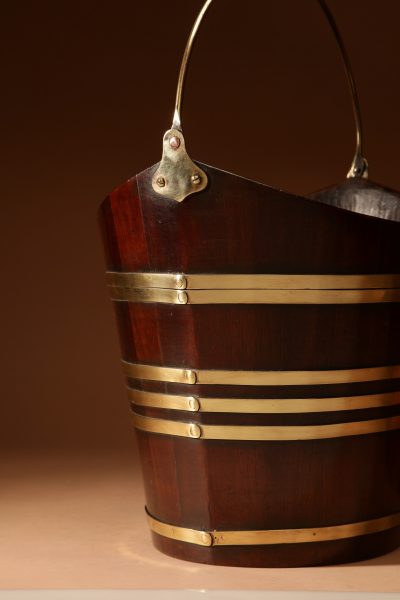 A Fine Quality Mahogany Brass Bound Boat (Schuitje) Shaped Peat Bucket Tea Stove Jardinière.  - Image 9