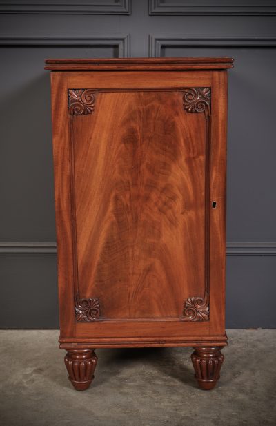 Pair of Regeny Mahogany Bedside Cabinets - Image 12