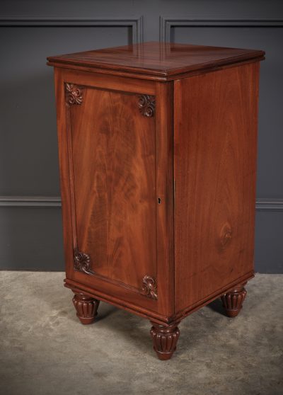 Pair of Regeny Mahogany Bedside Cabinets - Image 14