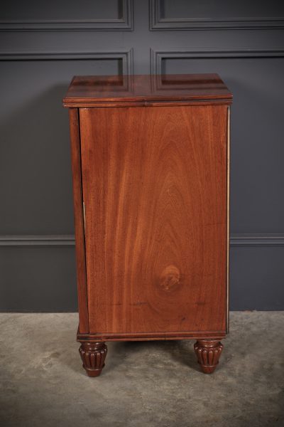 Pair of Regeny Mahogany Bedside Cabinets - Image 16