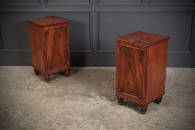 Pair of Regeny Mahogany Bedside Cabinets - Image 2