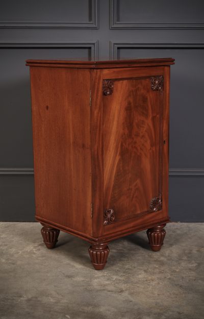 Pair of Regeny Mahogany Bedside Cabinets - Image 9