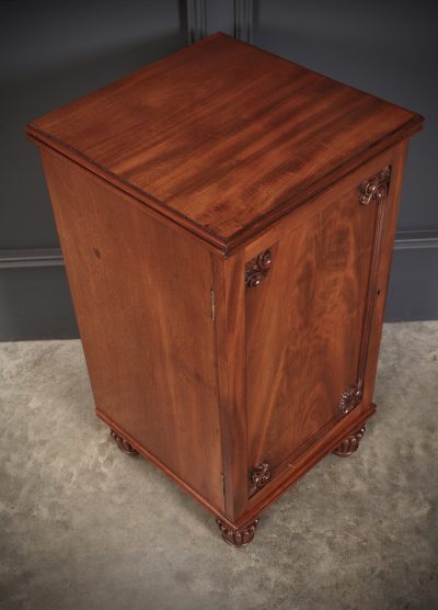 Pair of Regeny Mahogany Bedside Cabinets - Image 11