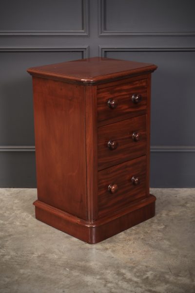 Pair of Victorian Mahogany Bedside Chests - Image 5