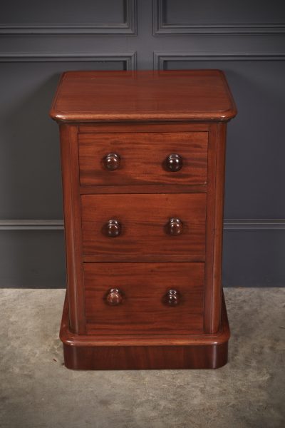 Pair of Victorian Mahogany Bedside Chests - Image 6