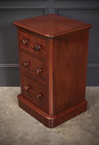 Pair of Victorian Mahogany Bedside Chests - Image 7